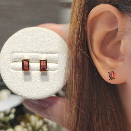Kofu Artisan | K18 Garnet Rectangle Single Stud 'Hermes'